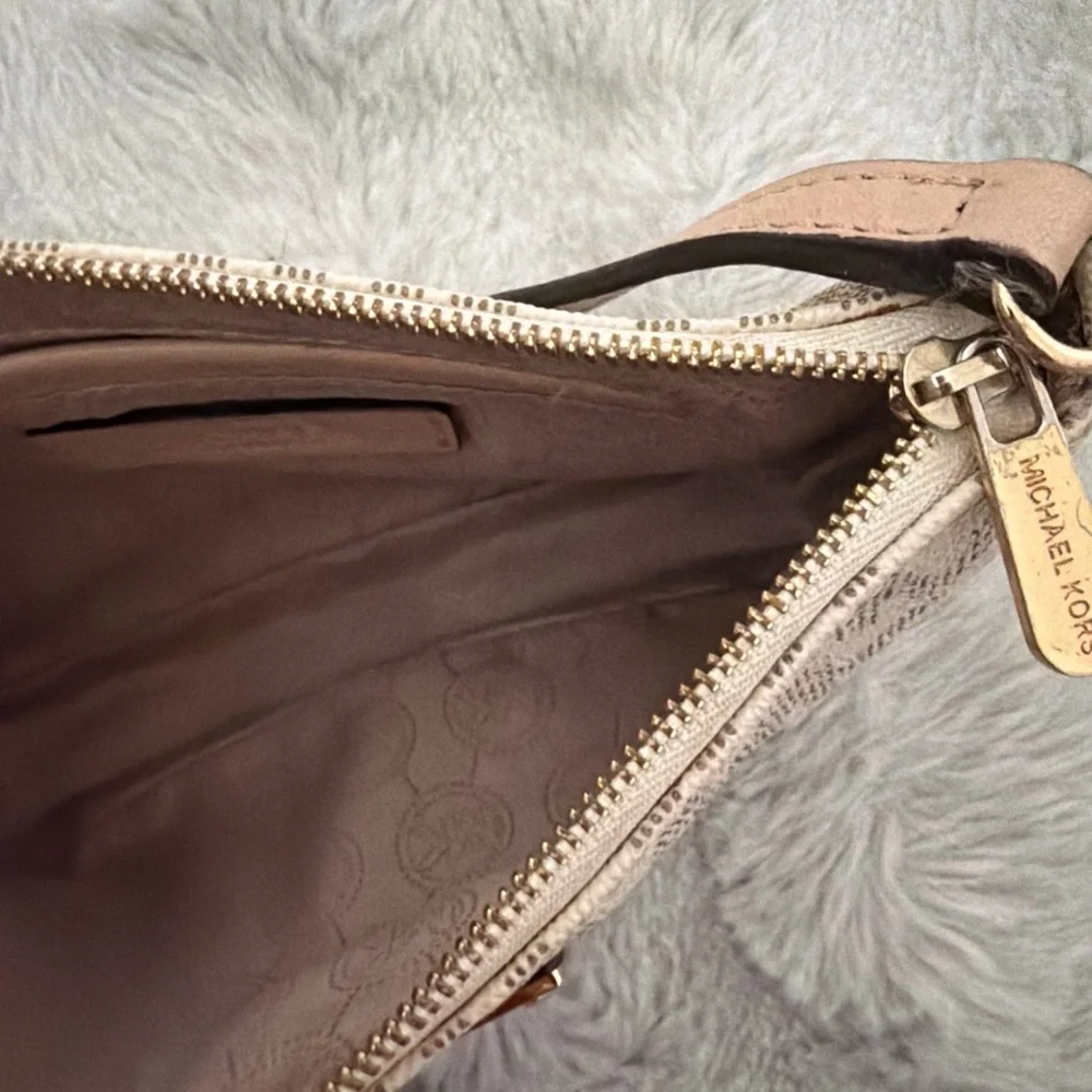 Michael Kors Tan Monogram Shoulder Bag - Picture 6 of 9